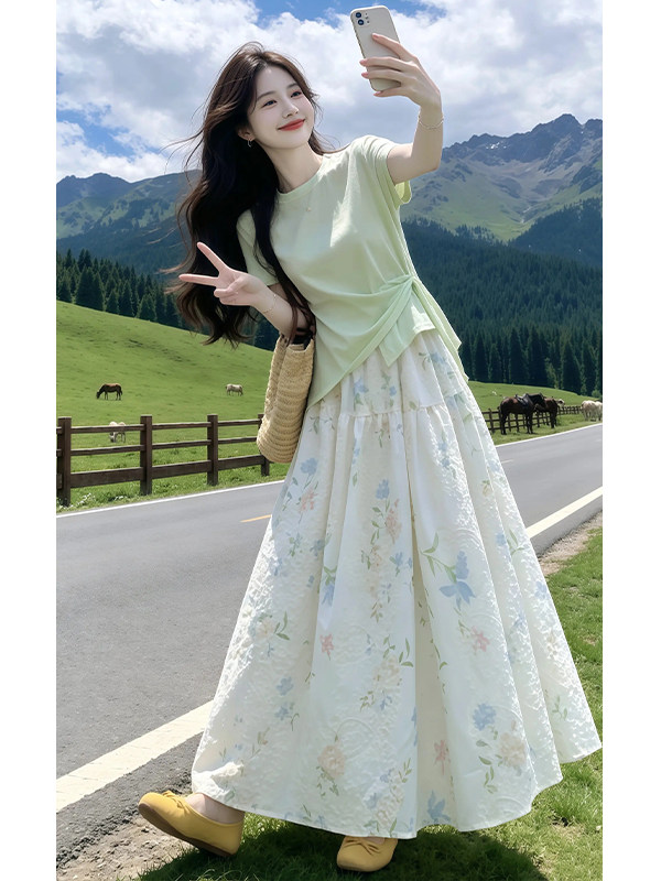 白色碎花吊带连衣裙女夏
